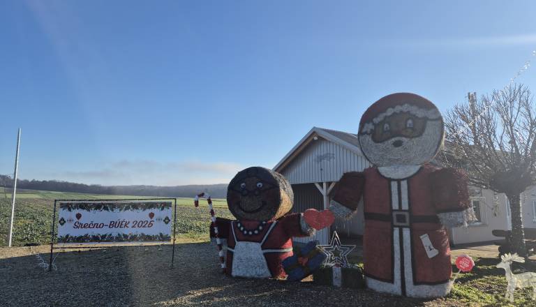 FOTO in VIDEO: Majhna vas, kjer se vsi poznajo in si znajo pomagati