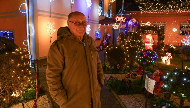 FOTO in VIDEO: Božična vas družine Hozjan ponovno privabila številne obiskovalce