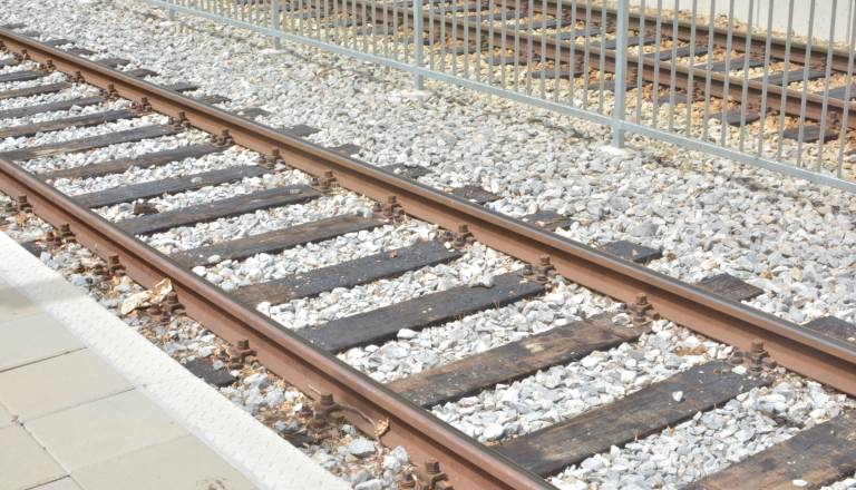 Vlak do smrti povozil kolesarja