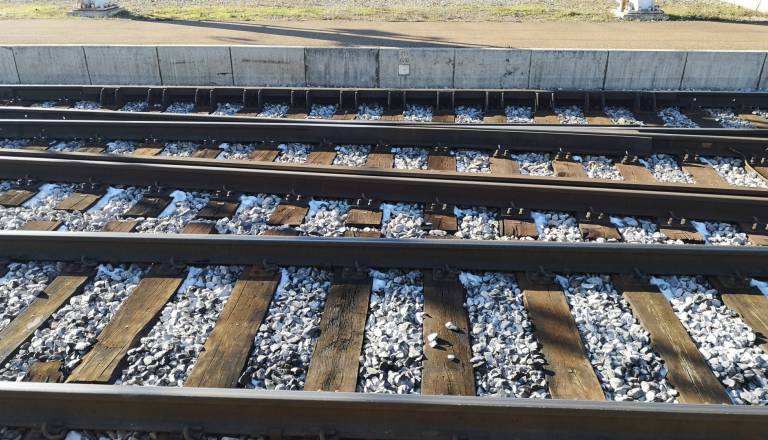 Tragedija na Štajerskem, na tirih umrl 44-letni kolesar