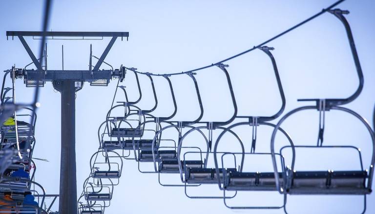 Pozor, priljubljeno smučišče v prihodnjem tednu omejuje število smučarjev