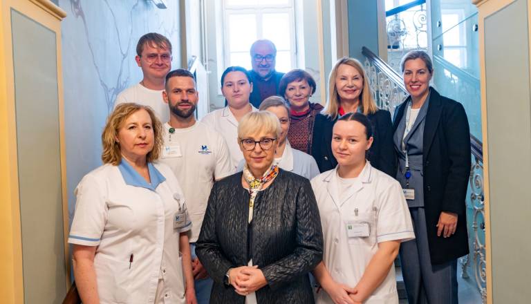 Predsednica med dežurno ekipo novomeške bolnišnice: »Vaše delo je neprecenljivo«