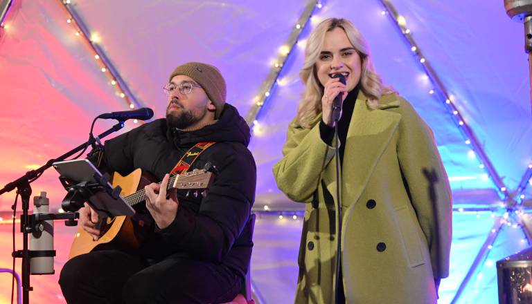 FOTO in VIDEO: Katarina Šebök in Žiga Žekš v središču Murske Sobote poskrbela za pestro dogajanje