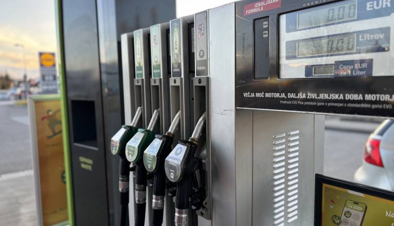 Regulirani naftni derivati spet padli v ceni