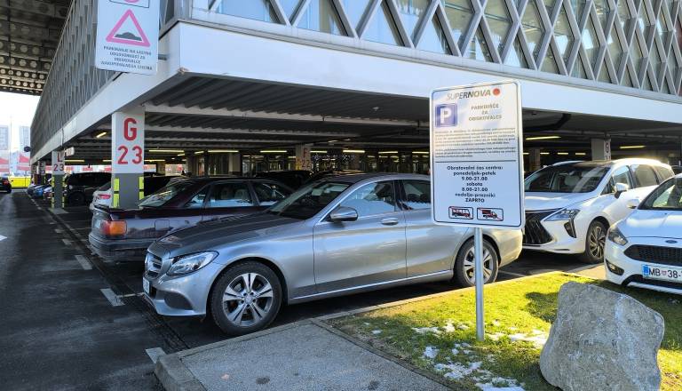 FOTO in VIDEO: V mariborskem nakupovalnem centru spreminjajo pravila parkiranja: Tri ure za nakup, nato sledi visoka kazen