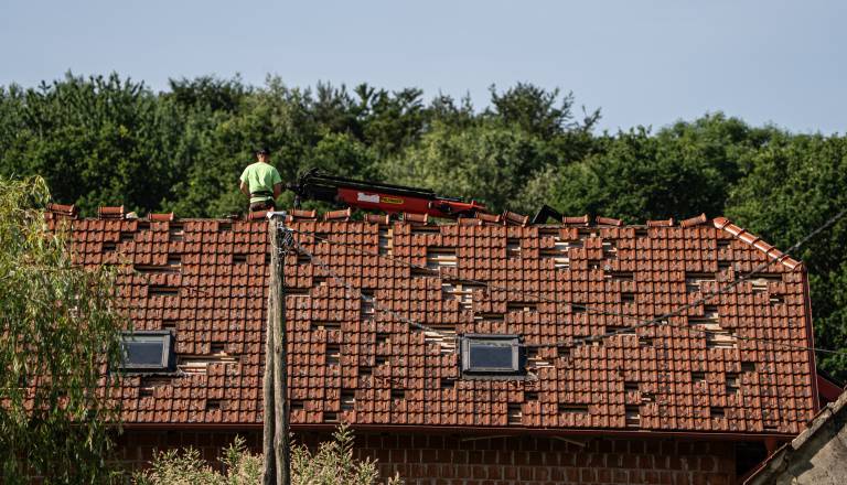 Po hudem neurju nekateri objekti še vedno niso bili sanirani, občina Gornji Petrovci z zahvalo vsem, ki so pomagali