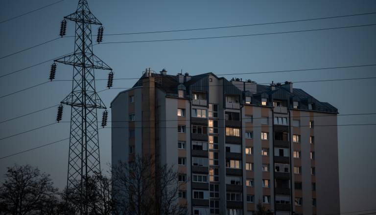 Napetosti v vtičnicah izjemno nizke, je električno omrežje v Pomurju pred razpadom?