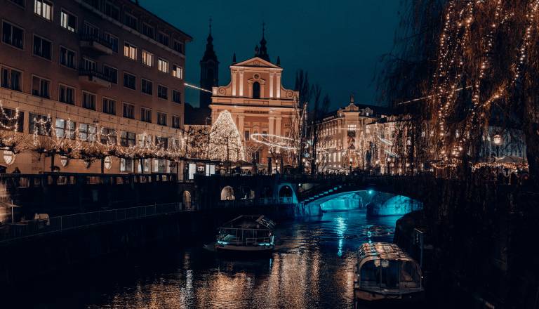 Prvi dan lučk v Ljubljani in že kaos: Stanovalce »trese« balkanska glasba iz hotela!