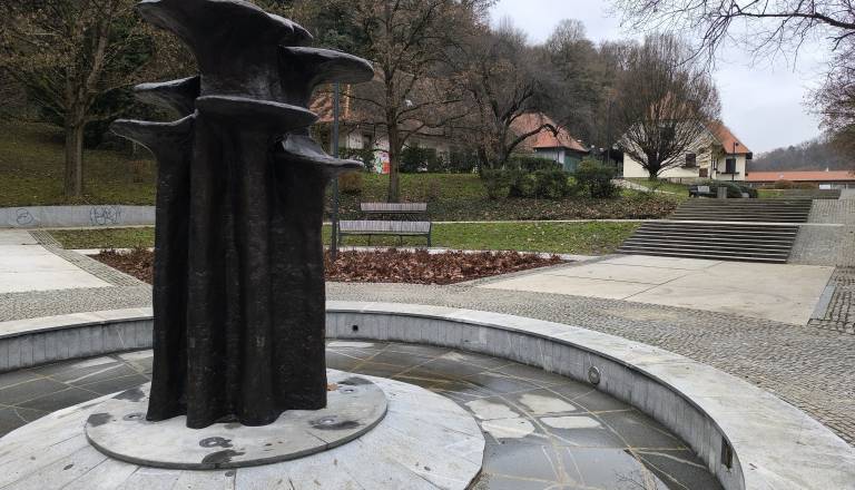 FOTO in VIDEO: V mariborski mestni park se je po Štuklju vrnila še fontana Gobice