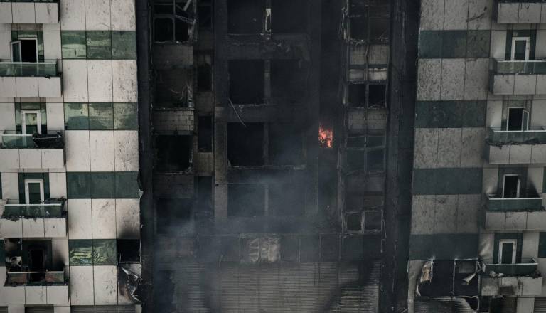 Smrtonosen požar v stanovanjskem kompleksu terjal 159 življenj