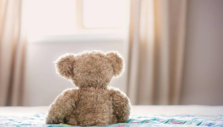 Mama žrtve v šoku: Po napadu na sedemletnico dobil le tri leta in pol zaporne kazni