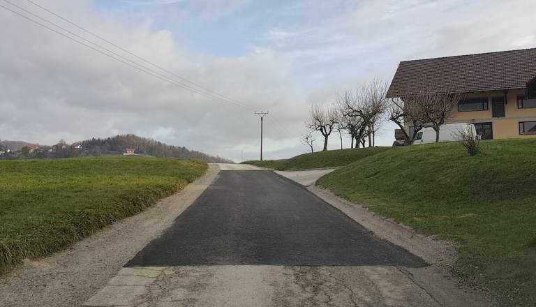 Za obnovo cest več kot 300 tisoč evrov: Kaj je počela občina Šentrupert?