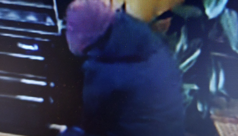 Ujela ga je cerkvena kamera! Kradel iz cerkve, župnija: »Pridi raje po pomoč!«