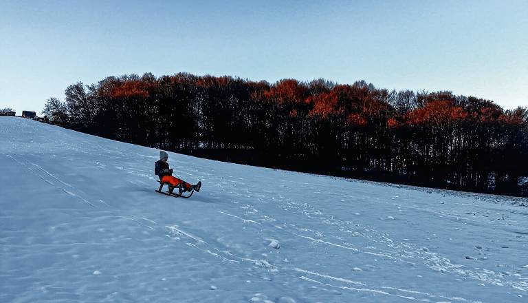 Odpira se smučišče blizu Ptuja, začetek z množičnim sankanjem