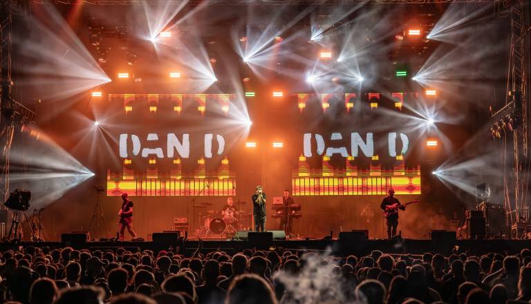 Zadnjič na oder v domačem Novem mestu: Dan D se s silvestrskim koncertom poslavlja in v zahvalo oboževalcem podarja nov album