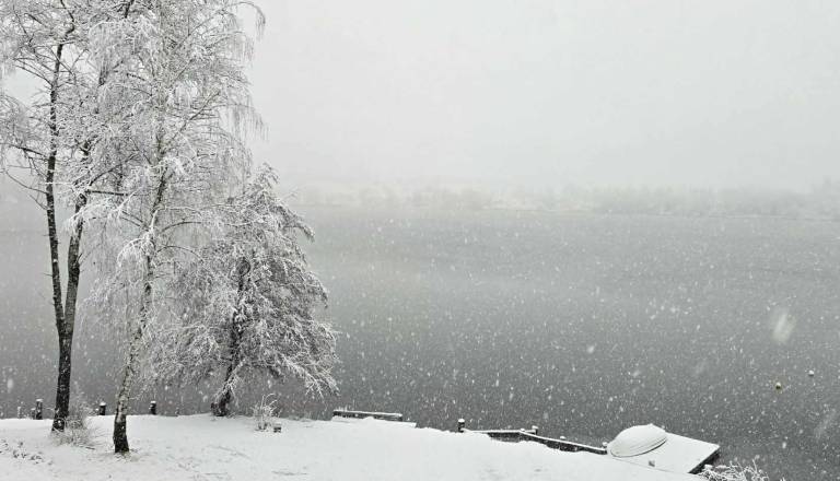 Zbudili se bomo v ledeno mrzlo jutro, možne tudi večje količine snega 