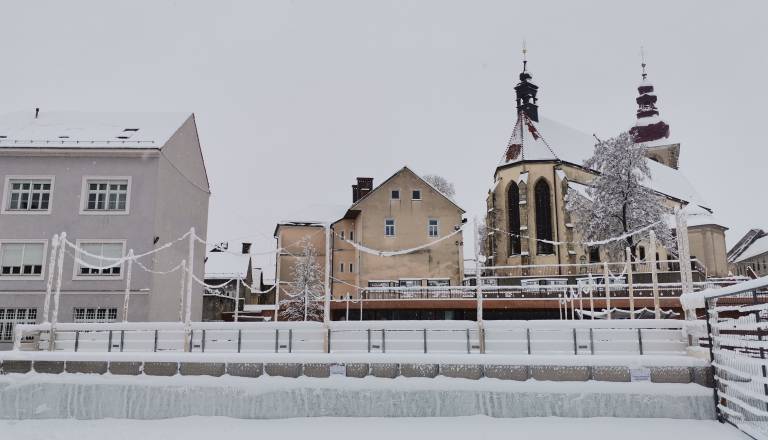 Na silvestrovo temperature globoko pod ničlo, možne večje količine snega 