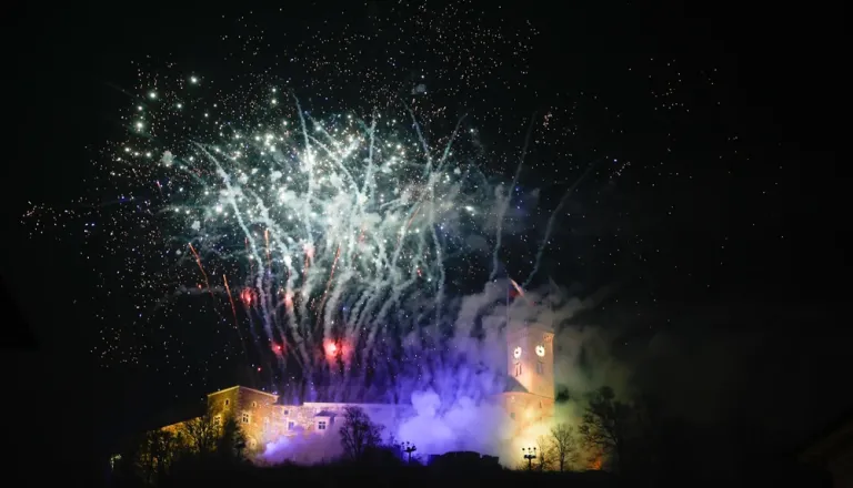 Novoletna osvetlitev v Ljubljani, zakaj nekateri deli mesta ostajajo temni?