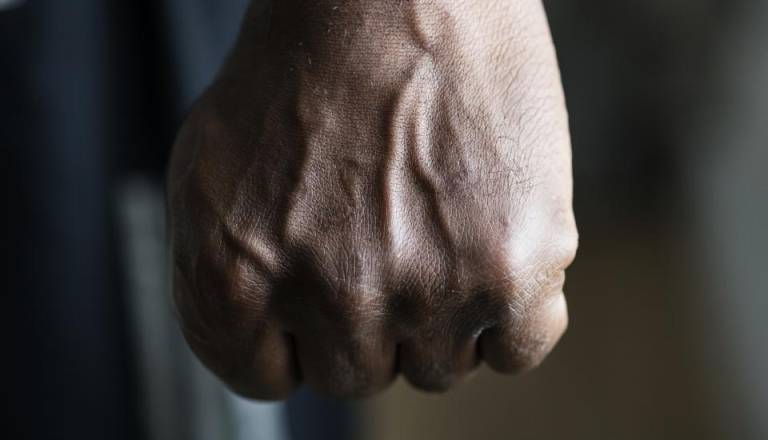 Moški z območja Radencev zvabljen na srečanje z mladoletnico in napaden