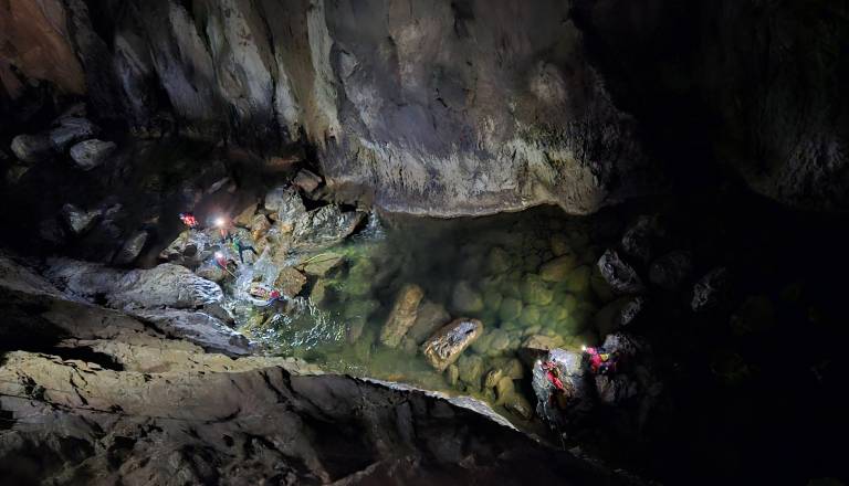 Ponoči iz Škocjanskih jam prenesli umrlega potapljača, vzrok nesreče še ni znan