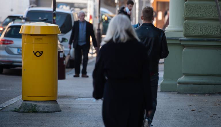 Banke, pošte in trgovine danes s skrajšanim urnikom