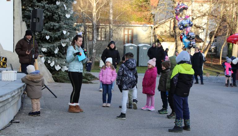 FOTO: Otroci v Lendavi med prvimi 'stopili' v leto 2026