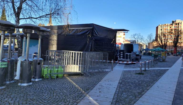 FOTO: Priprave na silvestrovanje so v zaključni fazi