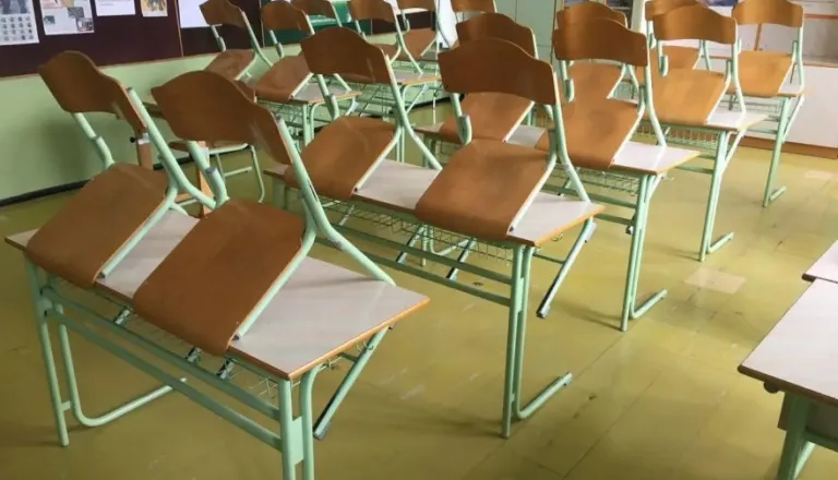 Zaradi uhajanja amonijaka evakuirali šolo