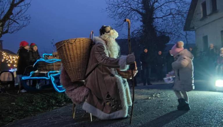Lani napadli celo Miklavža. Ali bo v tem slovenskem kraju tudi letos prišlo do incidentov?