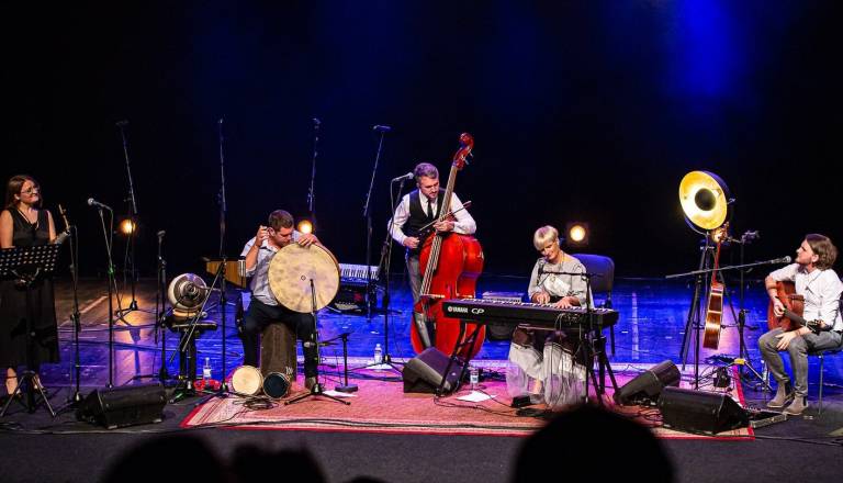 VIDEO: Skupina Êdna  predstavlja svoj prvi avtorski singel Mürska vila