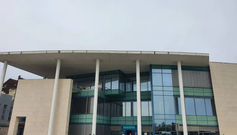 Komisija za slovenski jezik: »Predlog knjižnice izriva slovenščino iz javnega prostora«