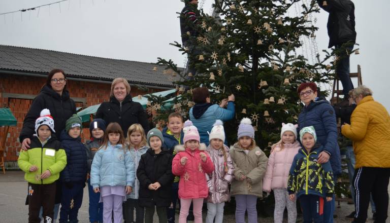 V Odrancih okrasili občinsko jelko
