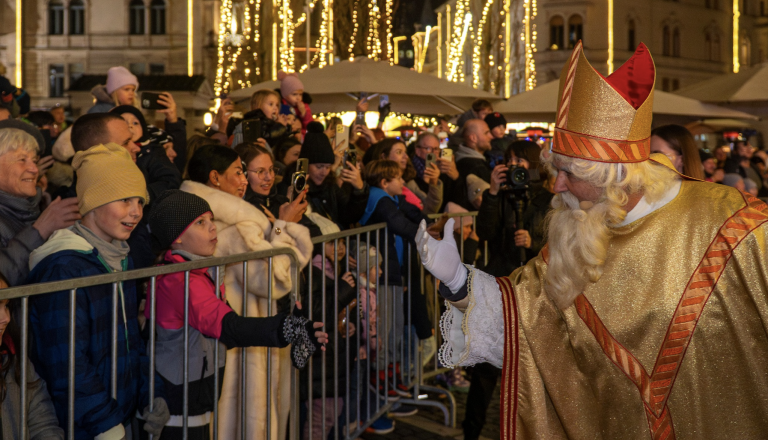 FOTO: Pravljični sprevod Miklavža napolnil Ljubljano
