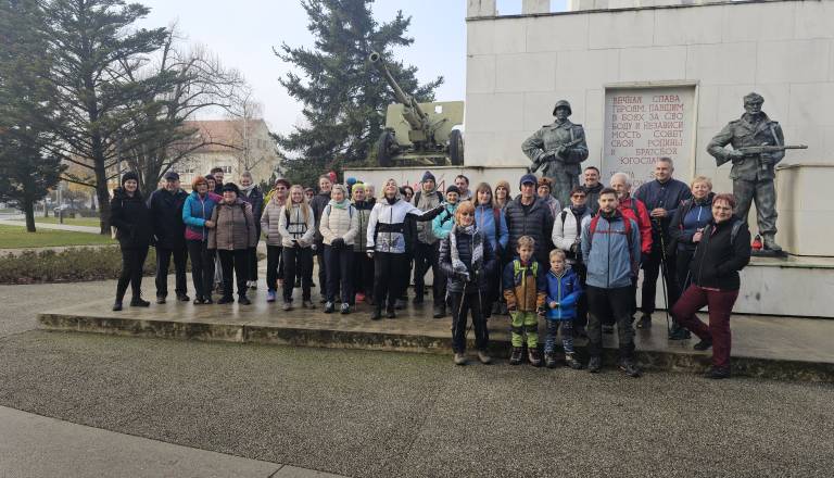 FOTO in VIDEO: Miklavžev pohod odprt z zborom pri Trgu zmage