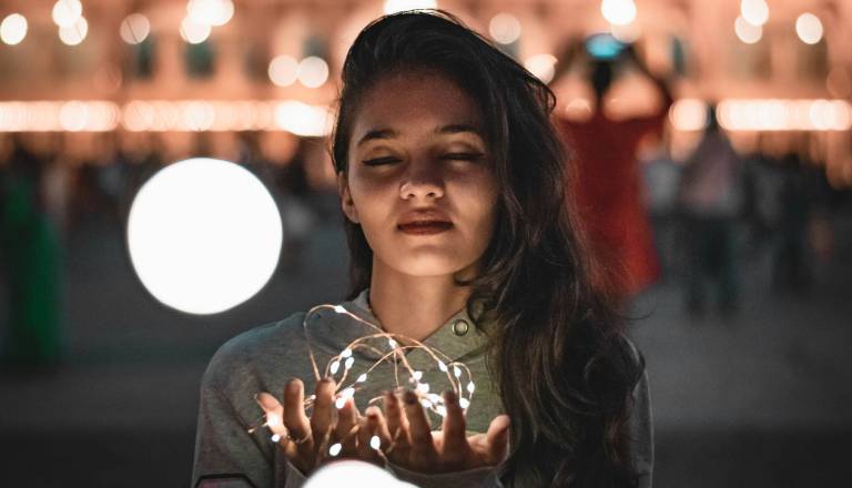 Danes se srečata Mars in Saturn: Napeta energija, ki jo bodo čutila vsa znamenja