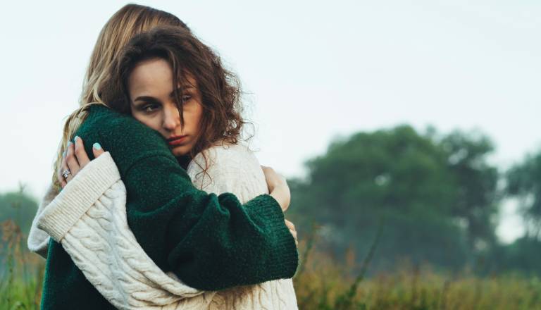 Mars proti Saturnu: Napet nebesni dvoboj, ki lahko premeša tvoje načrte