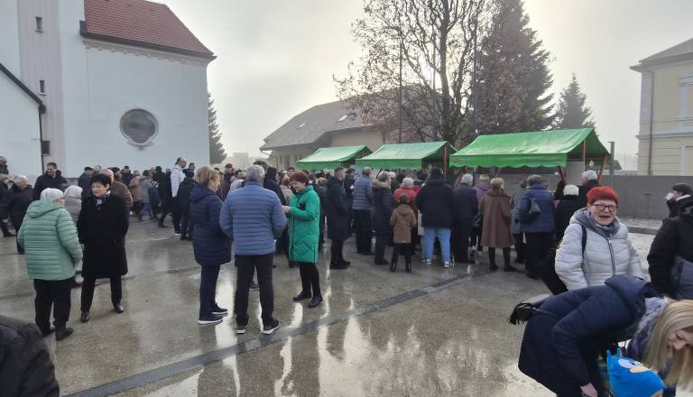 FOTO: V vrtcu Lavra pripravili tretji dobrodelni Božični bazar