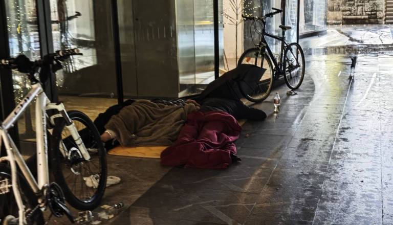 Janković obljublja brezdomcem: »Kdor sprejme pravila doma, bo lahko živel v svoji bivalni enoti.«