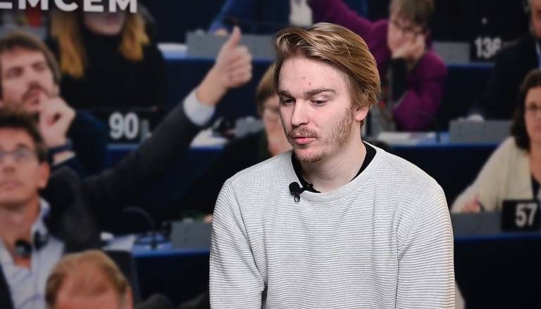 Zeleni prehod kot “distopija”: Mladi delegat opozarja, da se svet spreneveda