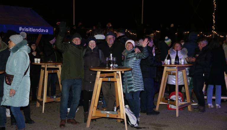 FOTO: Tudi v Lendavi novo leto pričakali z glasbo in zabavo