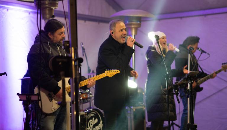 FOTO: V Moravskih Toplicah novo leto pričakali s skupino Blue Planet