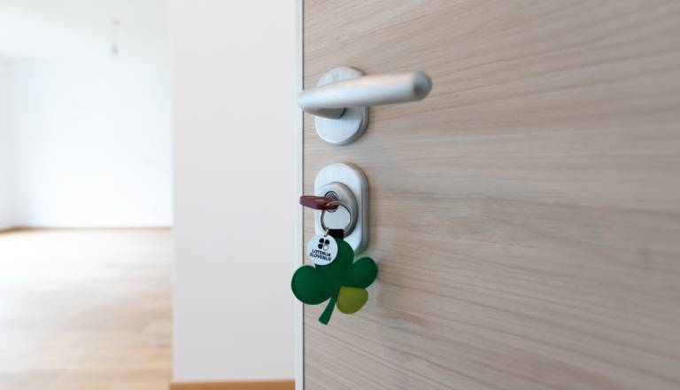 Znani kraji vplačil zmagovalnih listkov Novoletnega lota