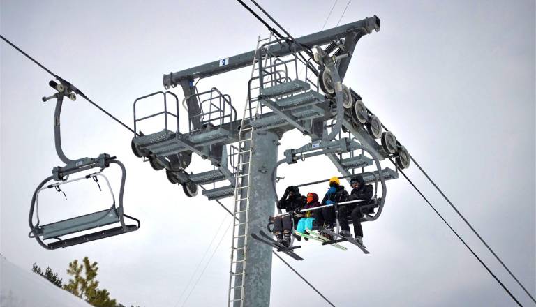 Tragično: Eksplozija v priljubljenem smučarskem središču terjala več smrtnih žrtev