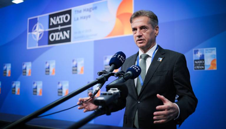 Golob izbrane stranke vabi na delovno kosilo, o tem bodo govorili