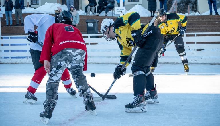 FOTO in VIDEO: Na Ptuju že tretji veliki hokejski turnir, kljub mrazu pa vzdušje na vrhuncu