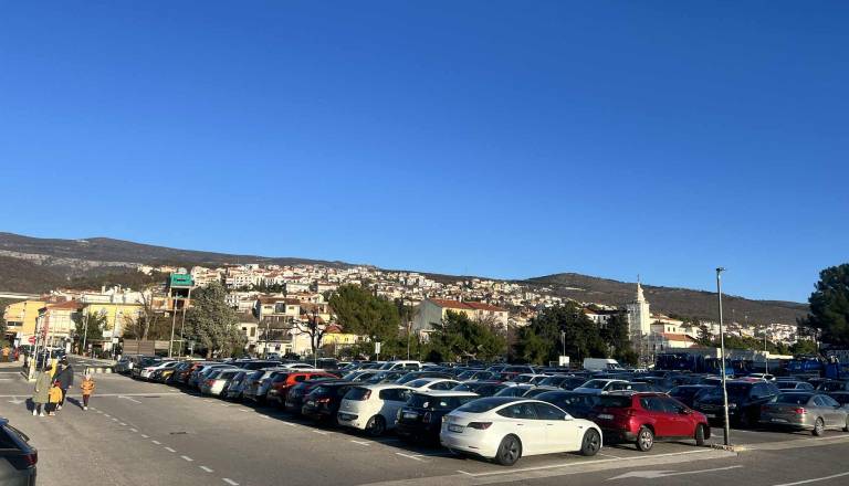 Prebivalci ogorčeni: Dvakrat dražja ura parkiranja na enem najprometnejših parkirišč na Hrvaškem 