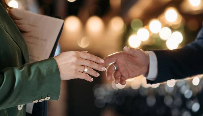 Veste, do kdaj je še primerno, da voščimo za božič ali novo leto?