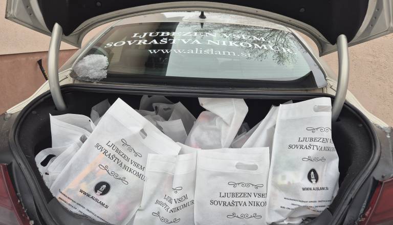 FOTO: Mariborski muslimani z darilnimi paketi razveselili najbolj ranljive skupine