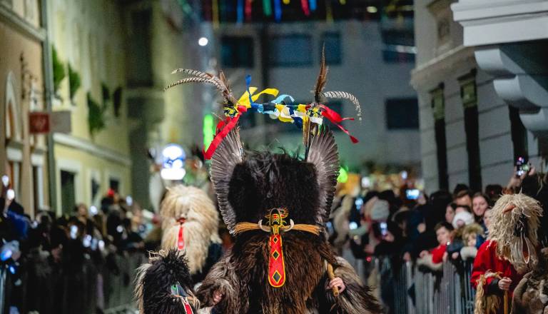 Kurentovanje na Ptuju: Kako tradicija mlade povezuje z mestom?