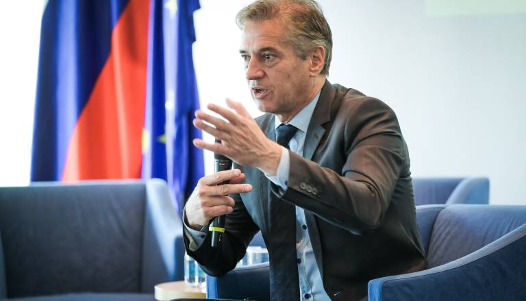 Golob bo gostil delovno kosilo s predstavniki šestih strank